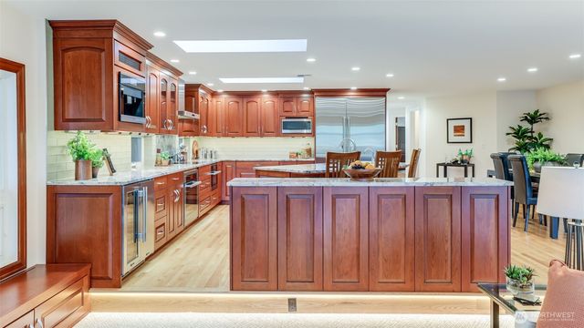 2171 N 122nd Place, Seattle, WA 98133