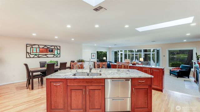 2171 N 122nd Place, Seattle, WA 98133