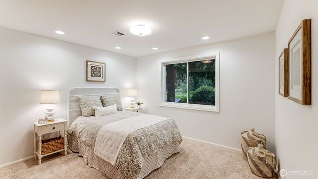 2171 N 122nd Place, Seattle, WA 98133