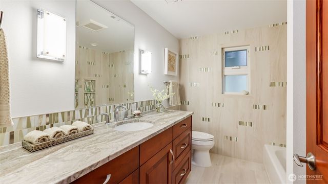 2171 N 122nd Place, Seattle, WA 98133