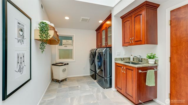 2171 N 122nd Place, Seattle, WA 98133