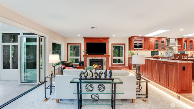 2171 N 122nd Place, Seattle, WA 98133