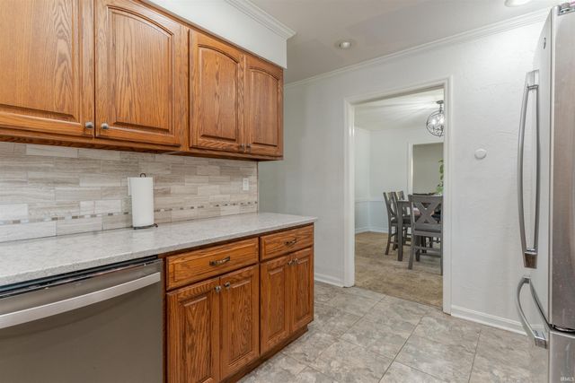 208 Camden Court, Evansville, IN 47715