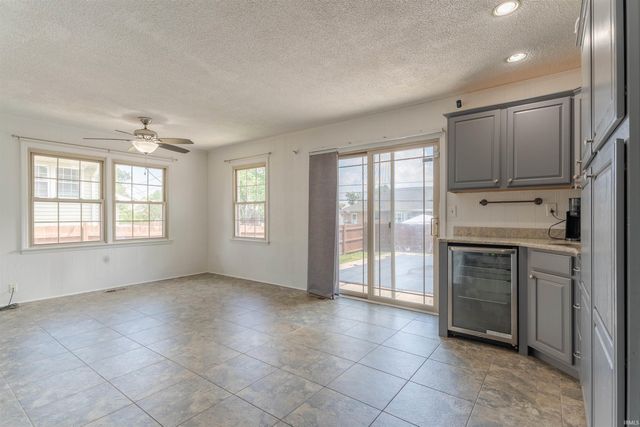 208 Camden Court, Evansville, IN 47715