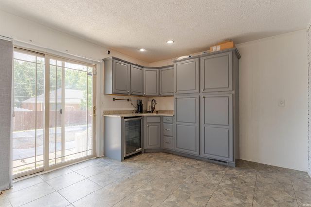 208 Camden Court, Evansville, IN 47715