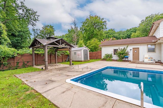 208 Camden Court, Evansville, IN 47715
