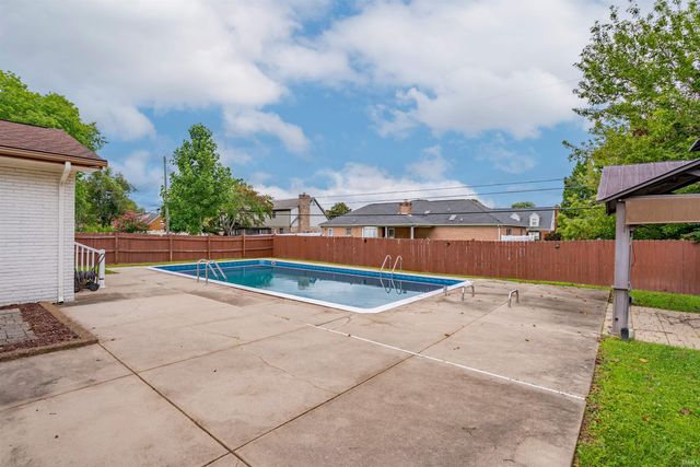 208 Camden Court, Evansville, IN 47715