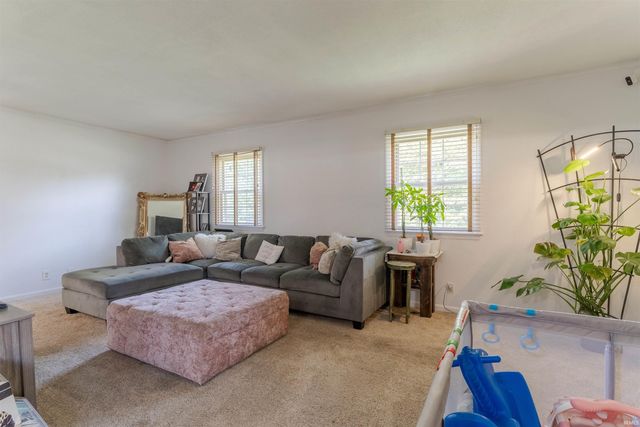 208 Camden Court, Evansville, IN 47715