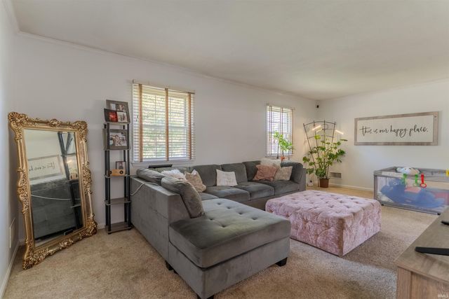 208 Camden Court, Evansville, IN 47715