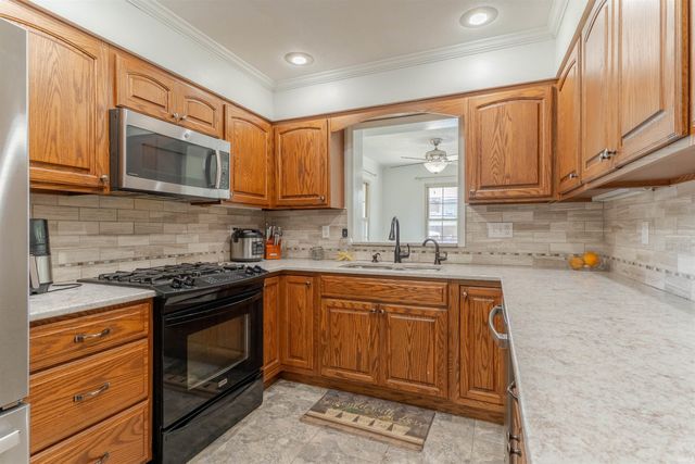 208 Camden Court, Evansville, IN 47715