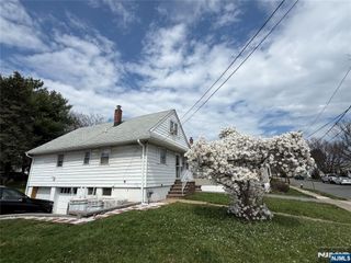 2 Sunnyside Place, Verona, NJ 07044