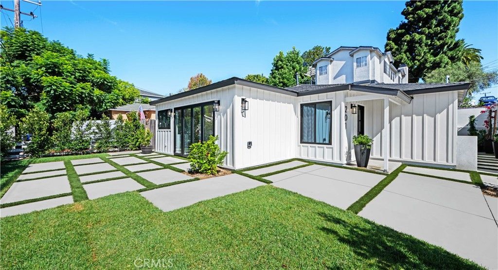 1561 2nd St Street, Manhattan Beach, CA 90266 — photo 2