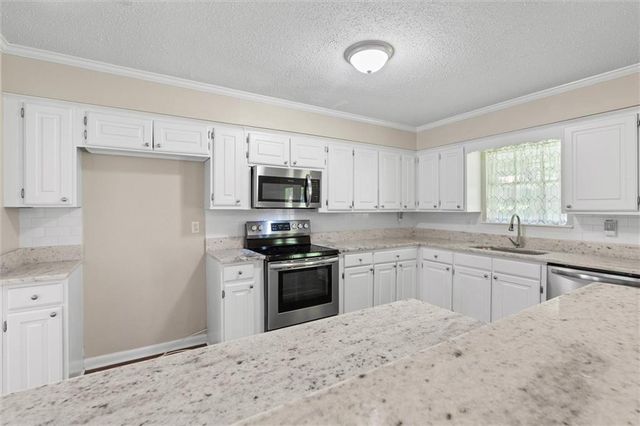 12801 Cherokee Court, Grand Bay, AL 36541