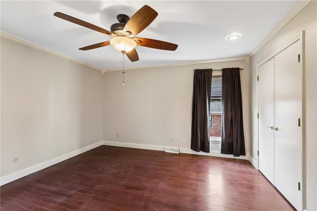 5929 N Mersington Avenue, Gladstone, MO 64119