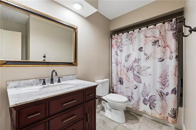 5929 N Mersington Avenue, Gladstone, MO 64119