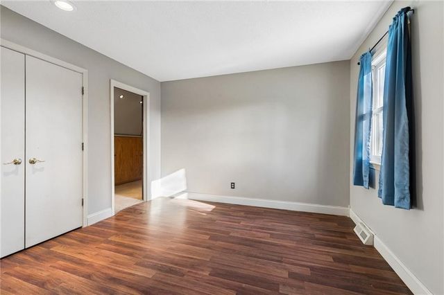 5929 N Mersington Avenue, Gladstone, MO 64119