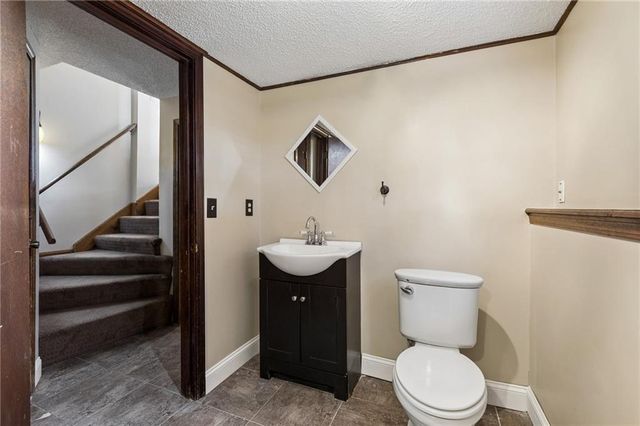 5929 N Mersington Avenue, Gladstone, MO 64119