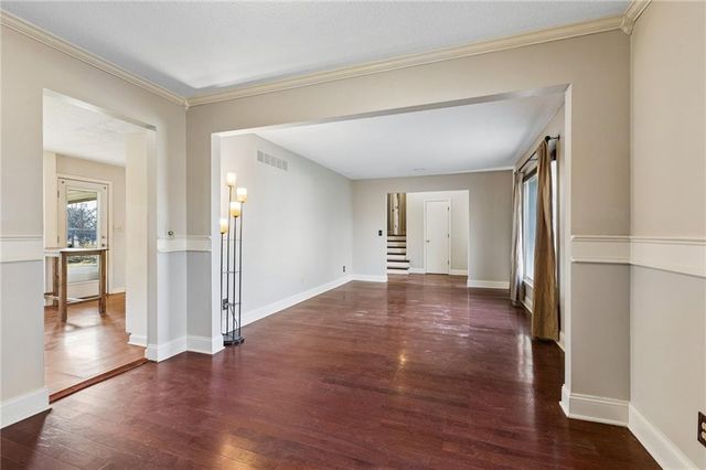 5929 N Mersington Avenue, Gladstone, MO 64119