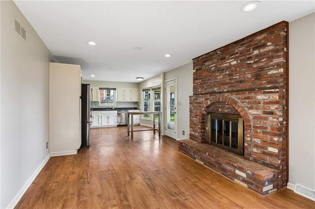 5929 N Mersington Avenue, Gladstone, MO 64119