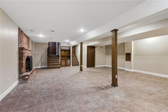 5929 N Mersington Avenue, Gladstone, MO 64119