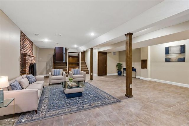 5929 N Mersington Avenue, Gladstone, MO 64119