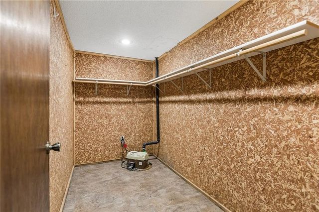 5929 N Mersington Avenue, Gladstone, MO 64119