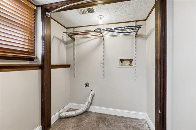 5929 N Mersington Avenue, Gladstone, MO 64119