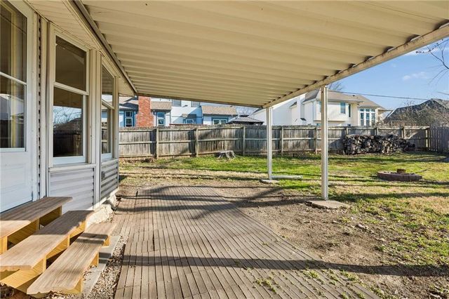 5929 N Mersington Avenue, Gladstone, MO 64119