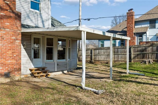 5929 N Mersington Avenue, Gladstone, MO 64119