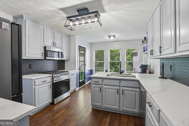 421 Middle Valley Lane, Woodstock, GA 30189