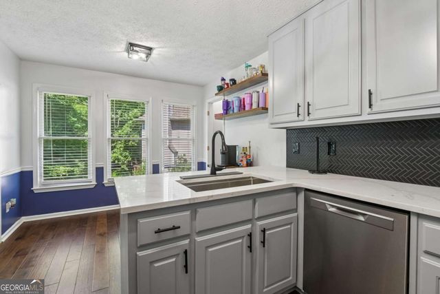 421 Middle Valley Lane, Woodstock, GA 30189