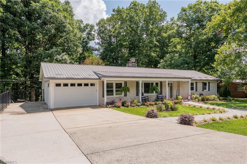 674 Knollwood Drive, Mount Airy, NC 27030