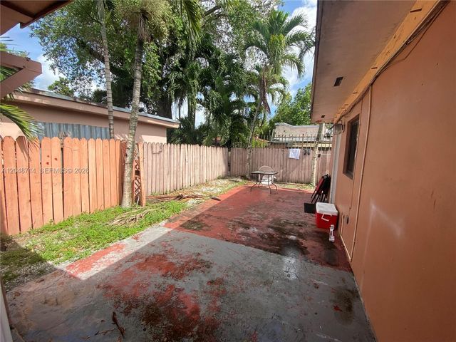 2460 NW 15th Street 4, Miami, FL 33125