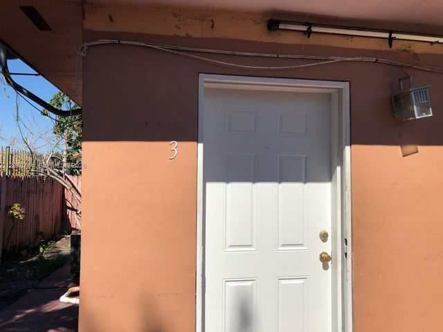 2460 NW 15th Street 4, Miami, FL 33125