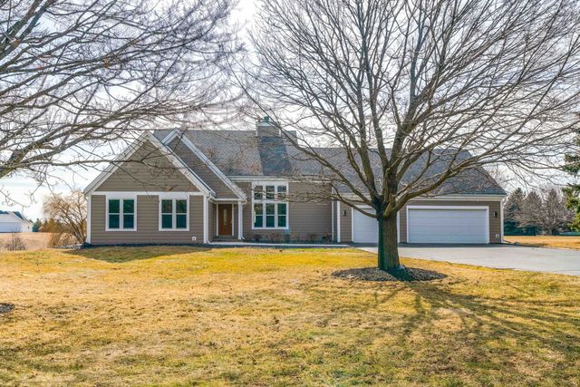 W1461 Maureen Court, Lake Geneva, WI 53147