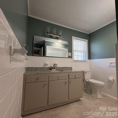 607 12th Avenue NE, Hickory, NC 28601