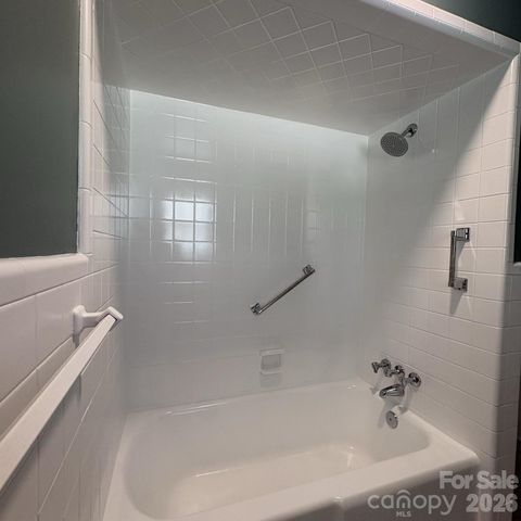 607 12th Avenue NE, Hickory, NC 28601