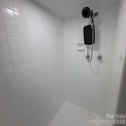 607 12th Avenue NE, Hickory, NC 28601