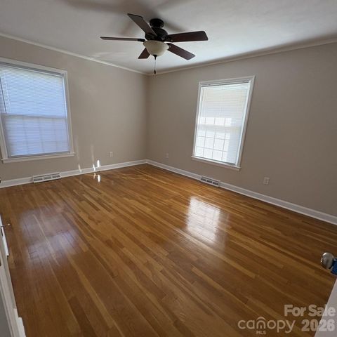 607 12th Avenue NE, Hickory, NC 28601