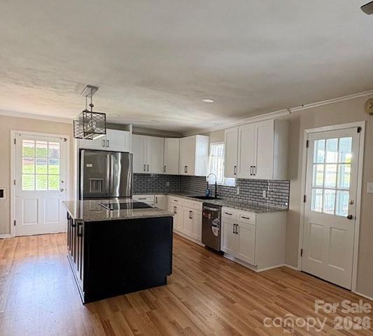 607 12th Avenue NE, Hickory, NC 28601