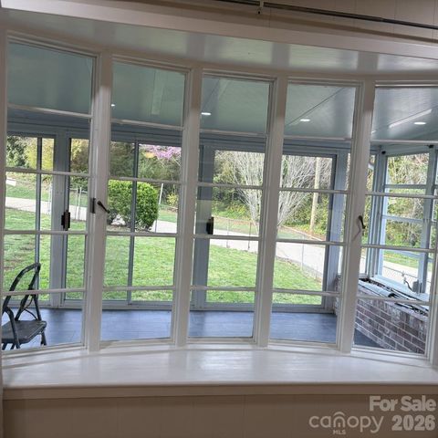 607 12th Avenue NE, Hickory, NC 28601