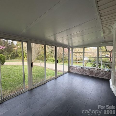 607 12th Avenue NE, Hickory, NC 28601