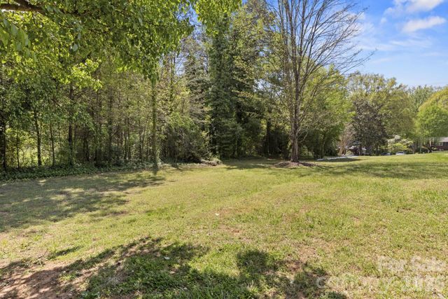 607 12th Avenue NE, Hickory, NC 28601