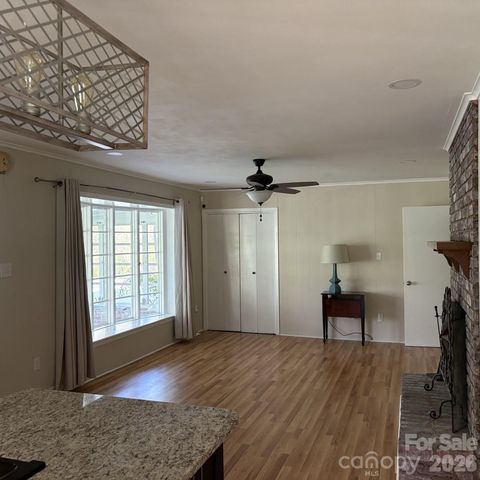 607 12th Avenue NE, Hickory, NC 28601