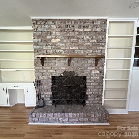 607 12th Avenue NE, Hickory, NC 28601