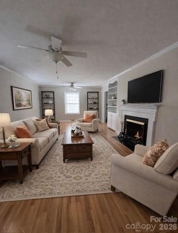 607 12th Avenue NE, Hickory, NC 28601