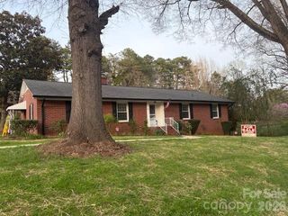 607 12th Avenue NE, Hickory, NC 28601