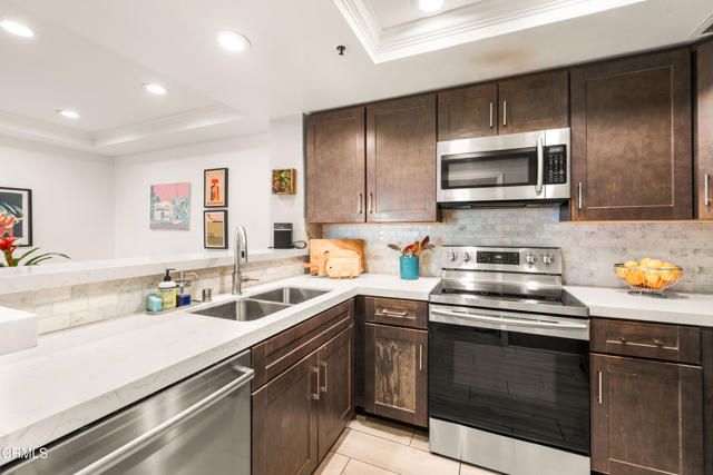 880 W 1st Street 302, Los Angeles, CA 90012