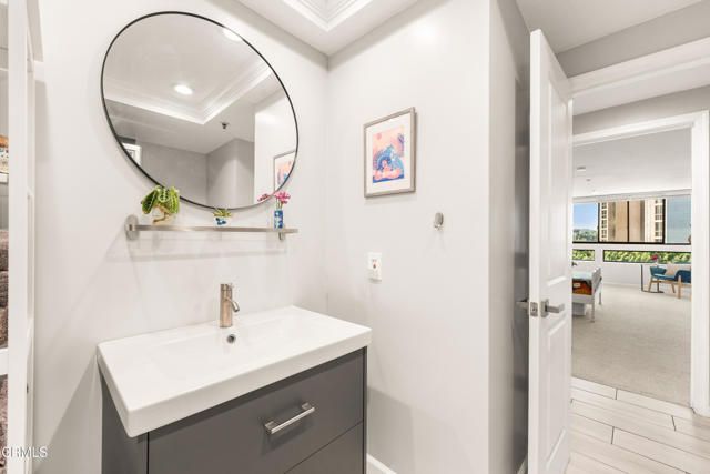 880 W 1st Street 302, Los Angeles, CA 90012