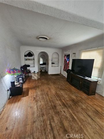 123 Douglas Street, Bakersfield, CA 93308